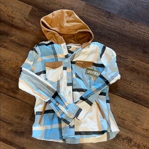 Yeeyee hooded button up